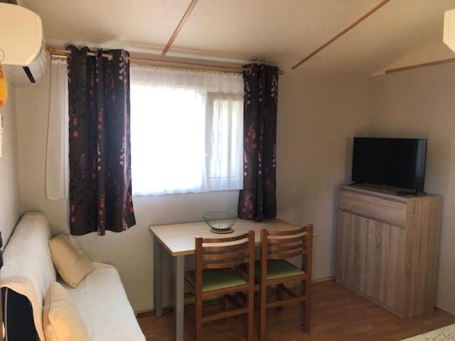 Camping De Parpaillon Roquebrune-sur-Argens Exterior foto